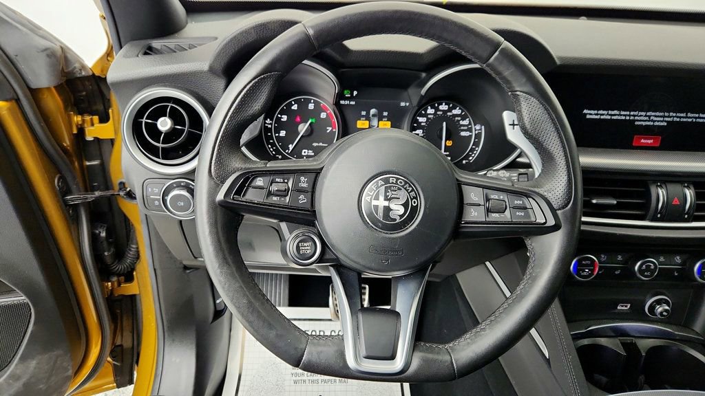 Used 2023 Alfa Romeo Stelvio Veloce image 14
