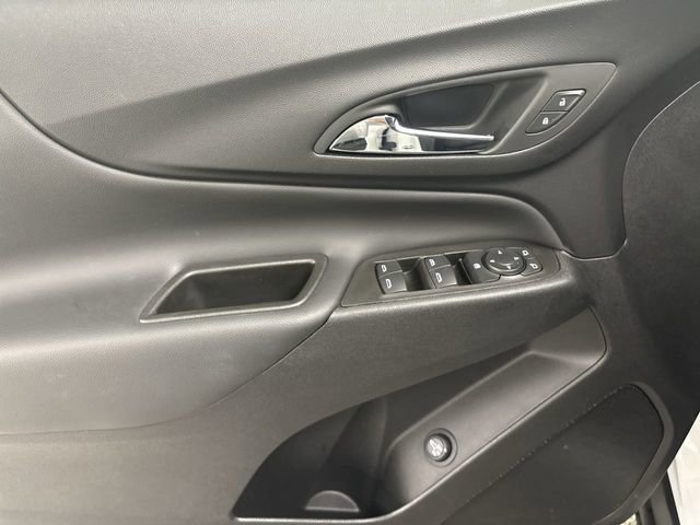 Used 2024 Chevrolet Equinox LT image 3