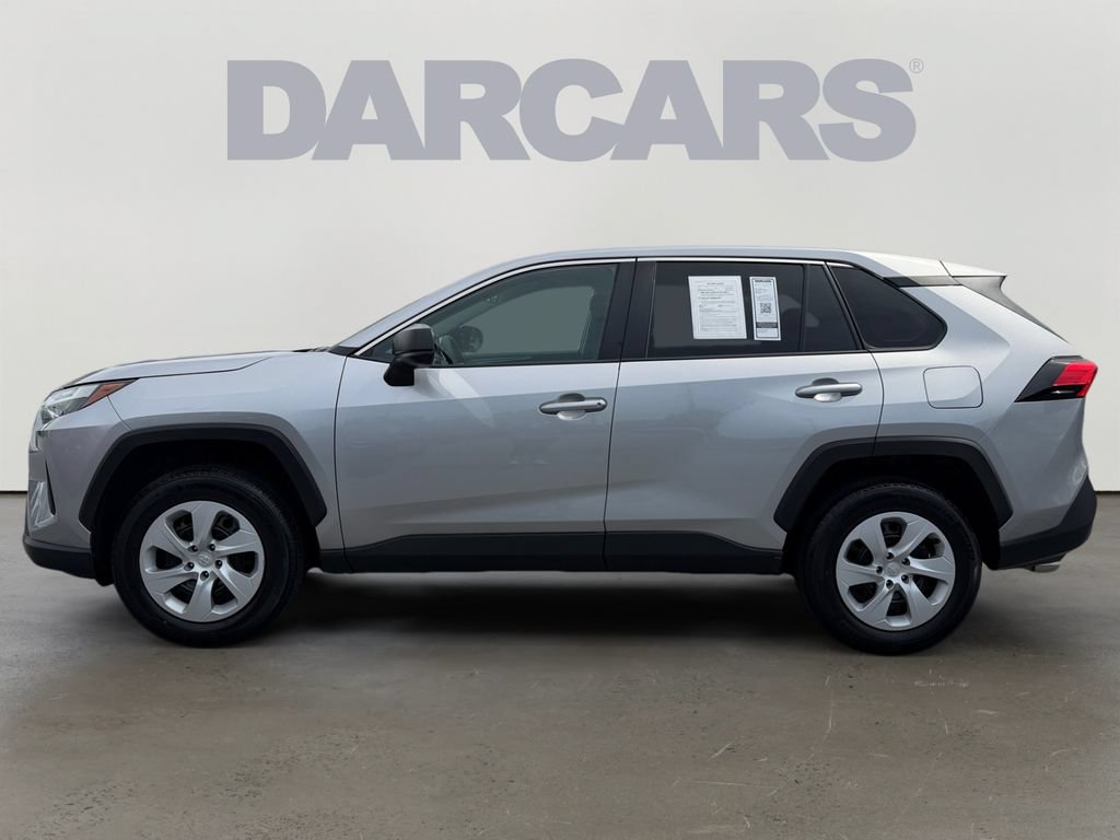 Used 2025 Toyota RAV4 LE AWD/4WD image 4