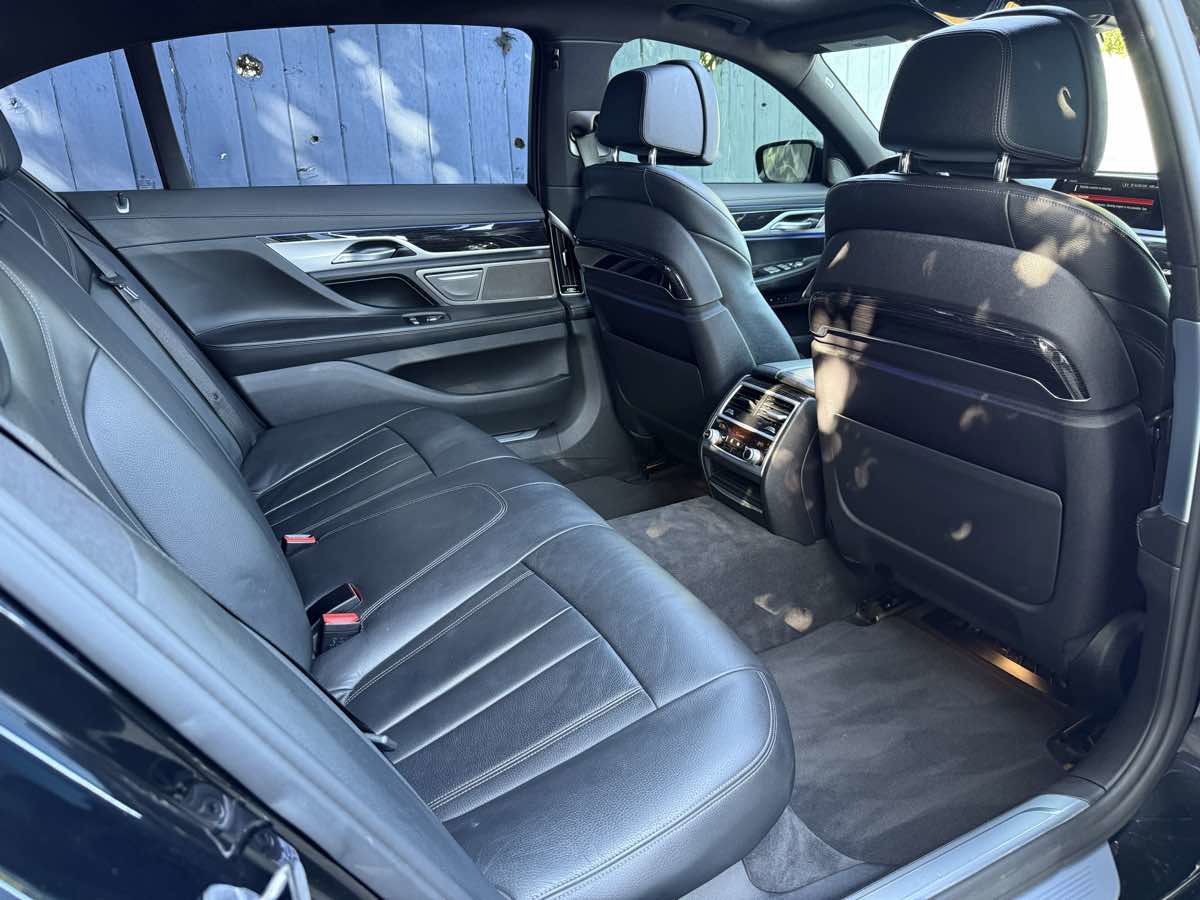 Used 2019 BMW 740i image 10