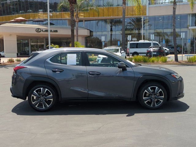 Used 2022 Lexus UX 200 w/ Accessory Package (Z1) FWD image 4