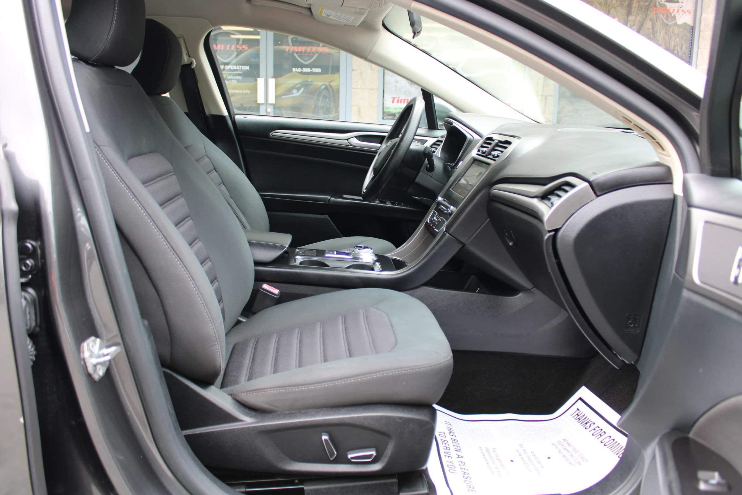 Used 2017 Ford Fusion SE w/ Fusion SE Technology Package FWD image 17