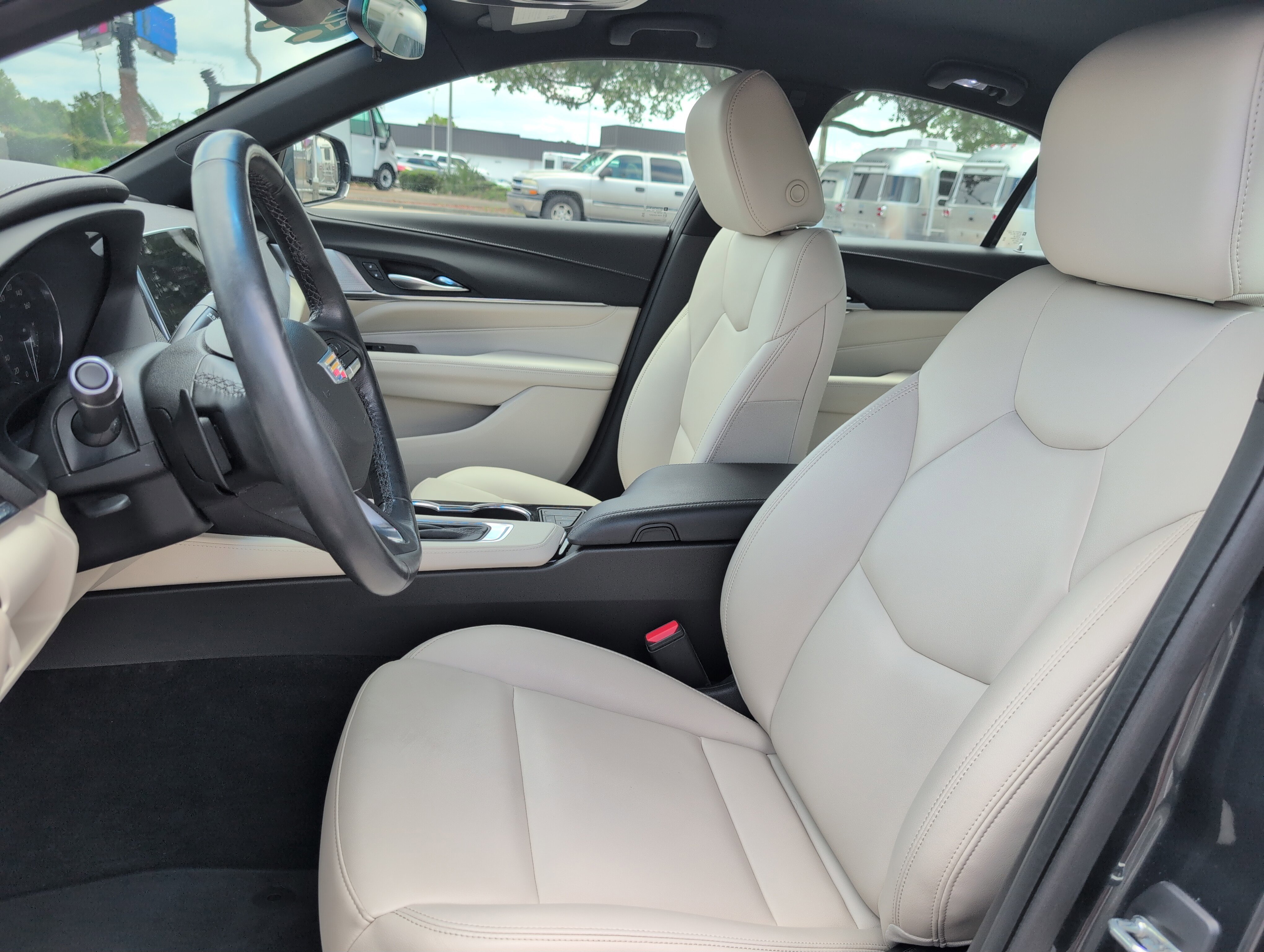 Used 2020 Cadillac XT4 Premium Luxury FWD image 13
