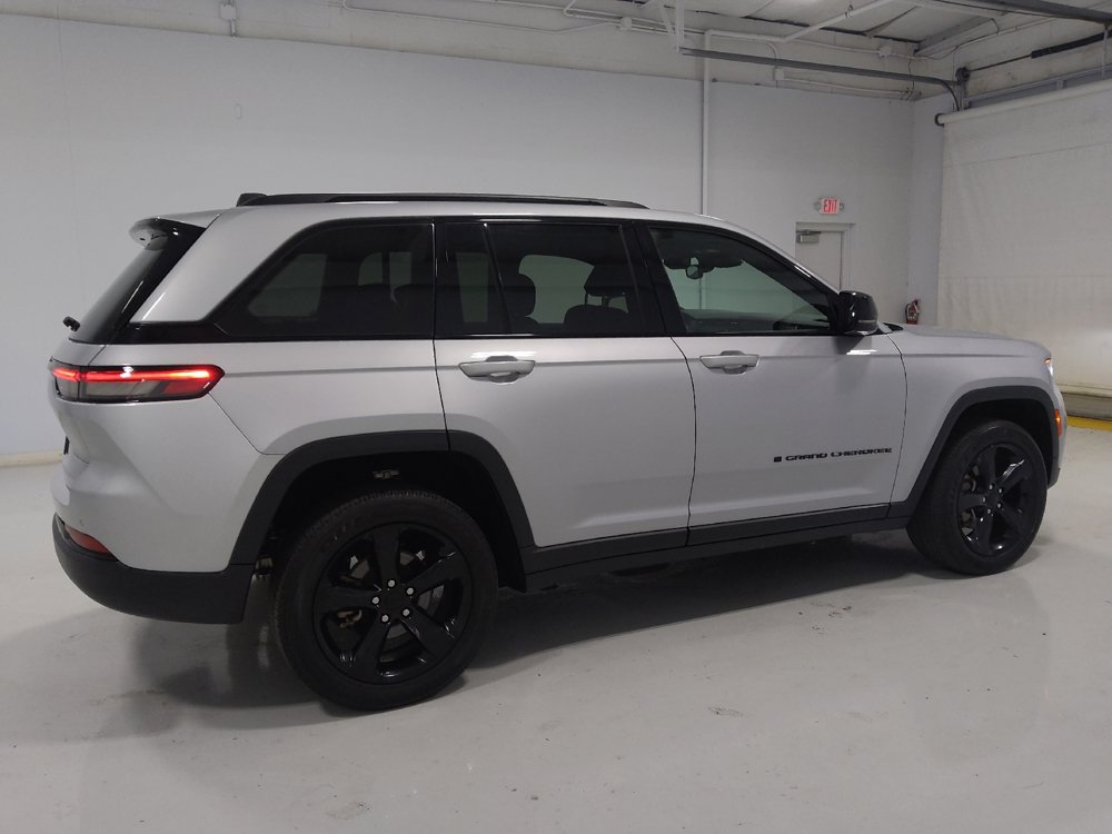 Used 2023 Jeep Grand Cherokee Altitude AWD/4WD image 10