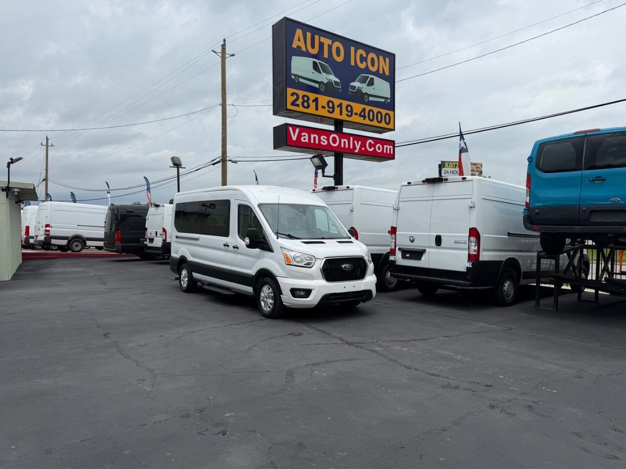 Used 2021 Ford Transit 350 XLT RWD image 2