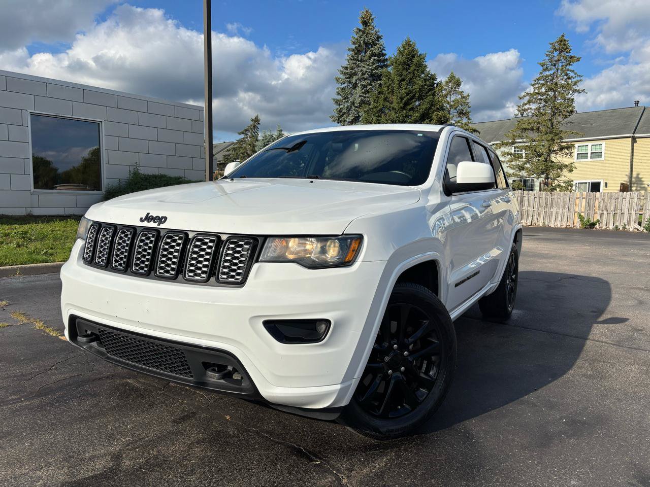 Used 2021 Jeep Grand Cherokee Altitude AWD/4WD image 1