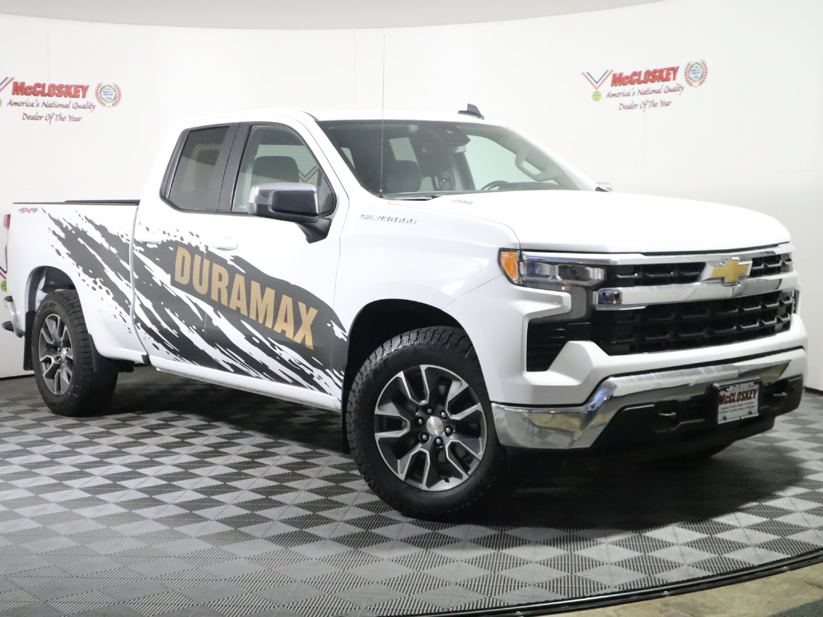 Used 2023 Chevrolet Silverado 1500 LT AWD/4WD image 3