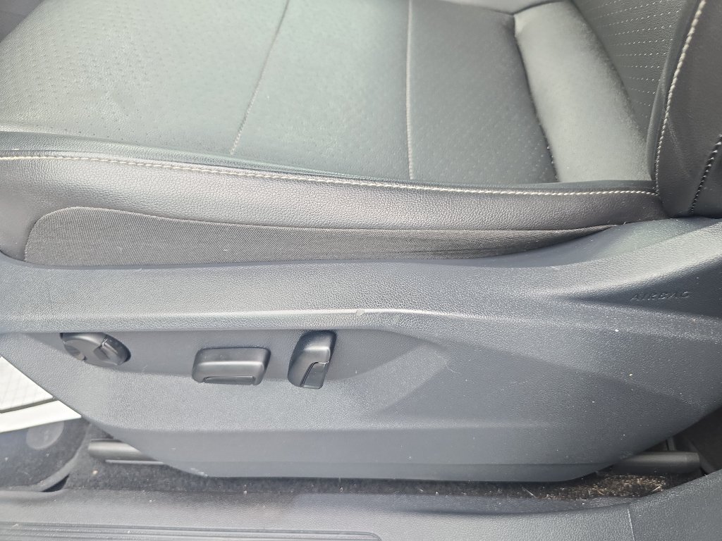 Used 2018 Volkswagen Tiguan SE FWD image 15