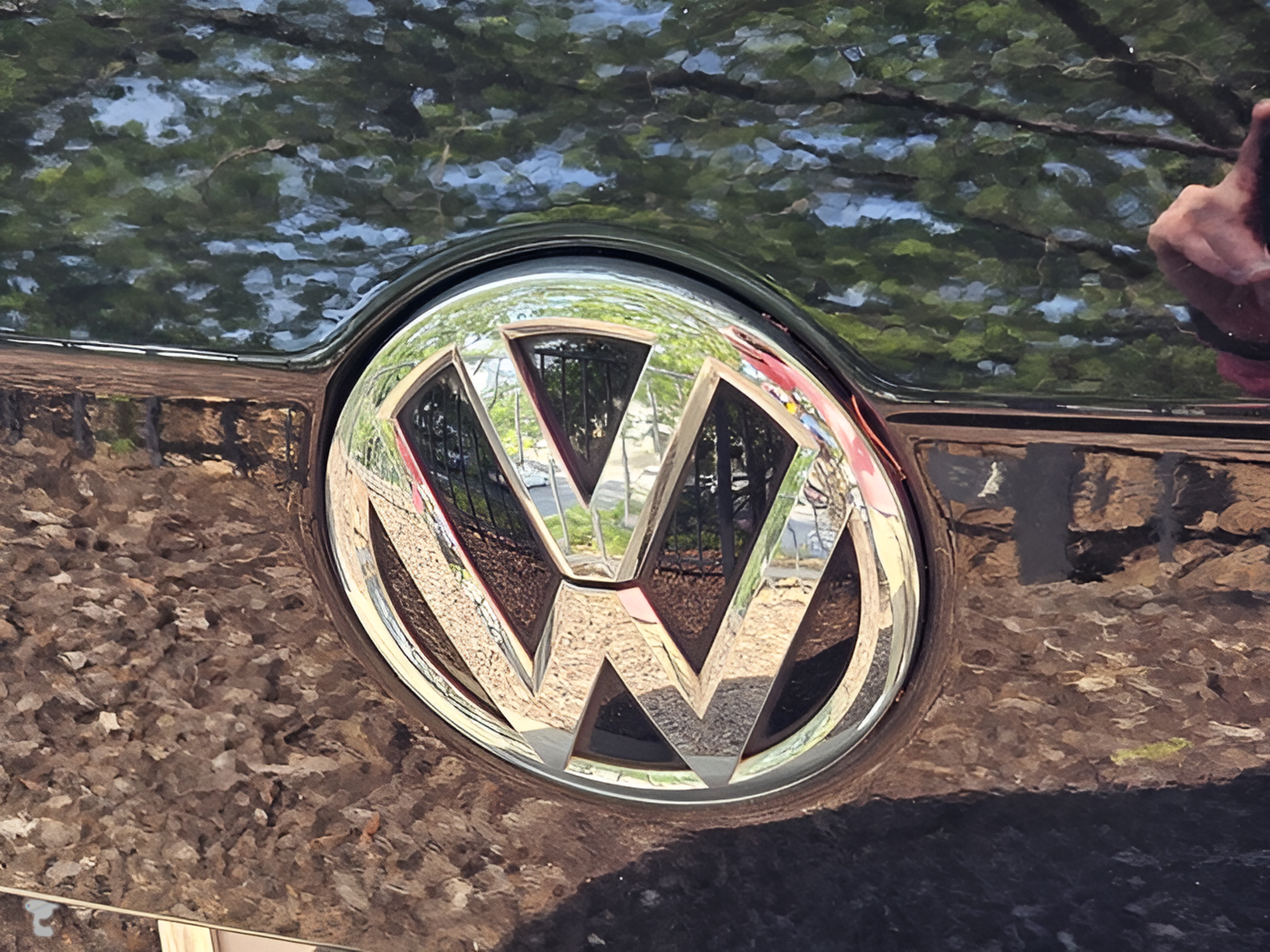 Used 2021 Volkswagen Tiguan SE w/ Panoramic Sunroof Package FWD image 8
