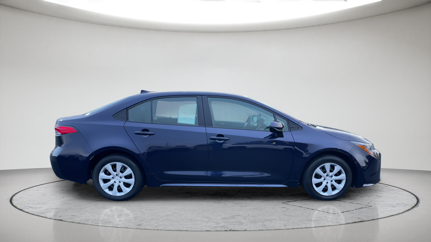 Certified 2025 Toyota Corolla LE FWD image 5