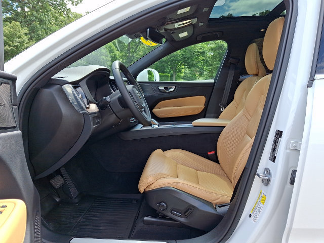 Used 2023 Volvo XC60 T8 Ultimate AWD/4WD image 13