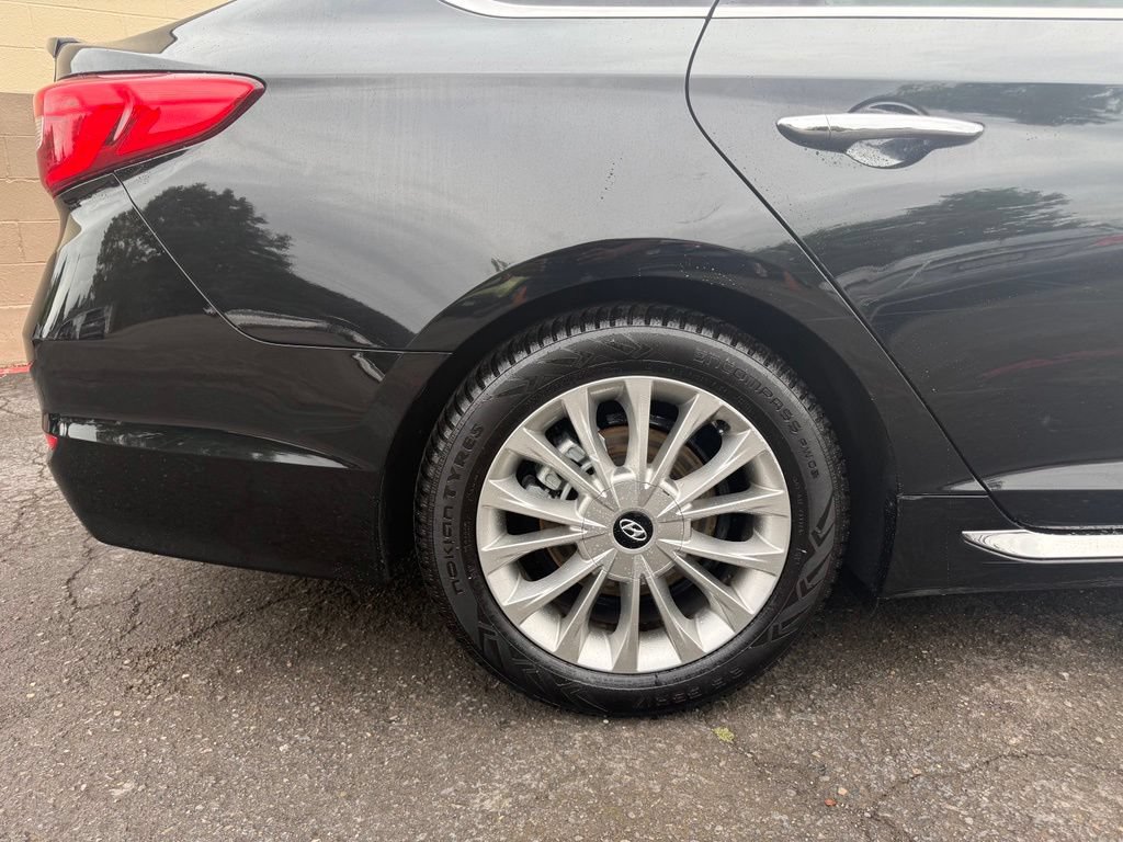 Used 2015 Hyundai Sonata Limited w/ Option Group 06 FWD image 4