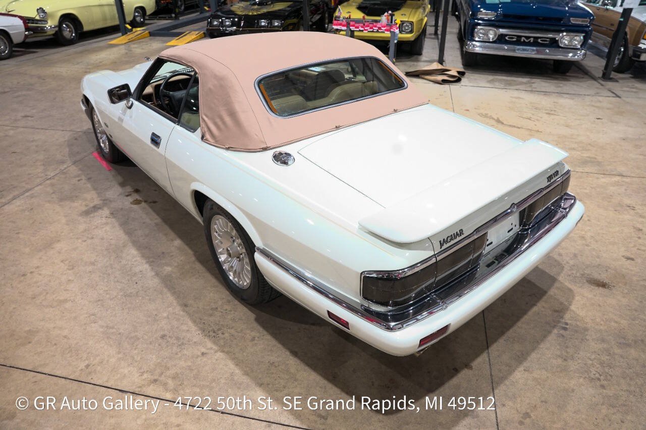 Used 1995 Jaguar XJS V12 Convertible RWD image 30