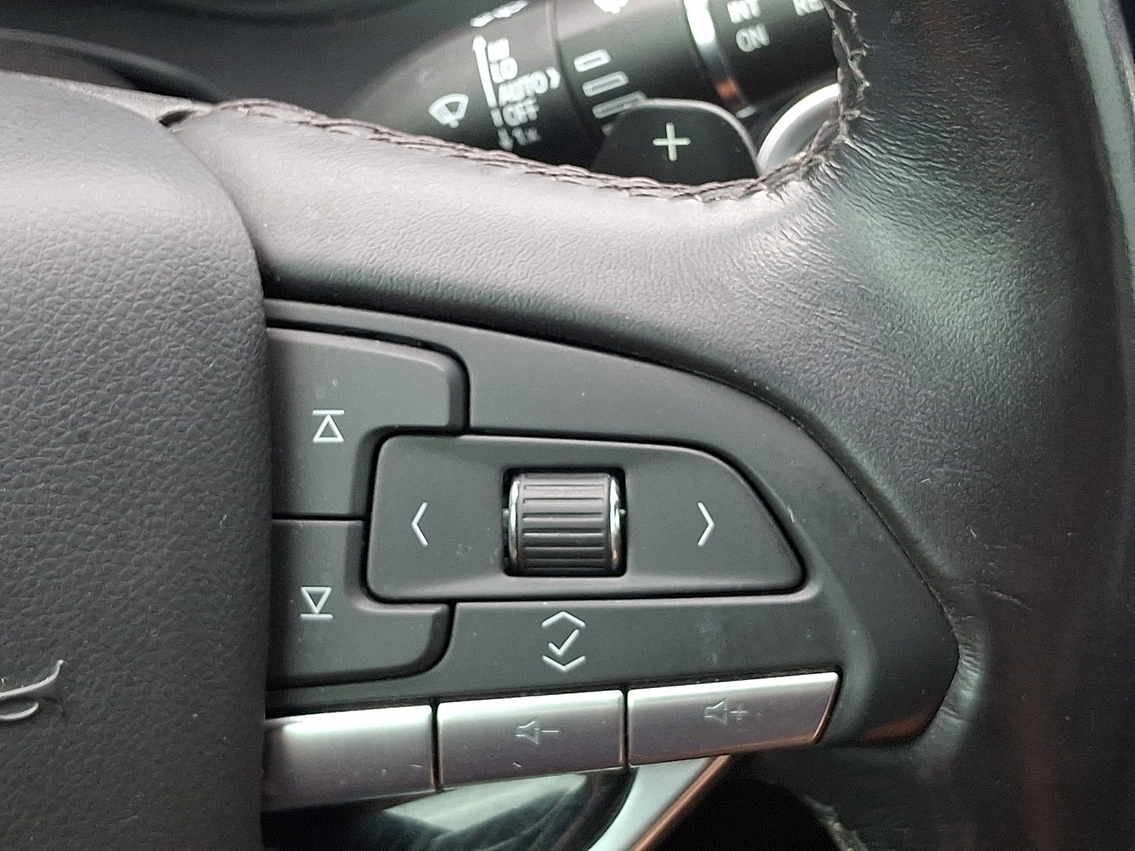 Used 2022 Cadillac XT6 Premium Luxury w/ LPO, Floor Liner Package AWD/4WD image 23
