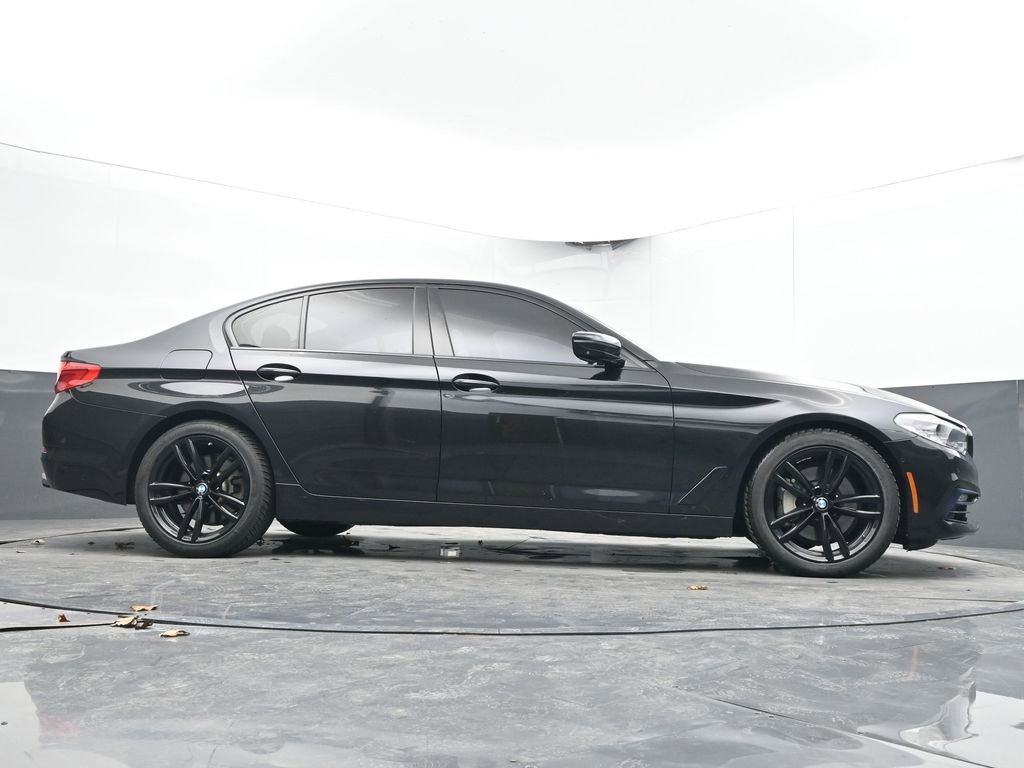 Used 2017 BMW 540i xDrive image 33