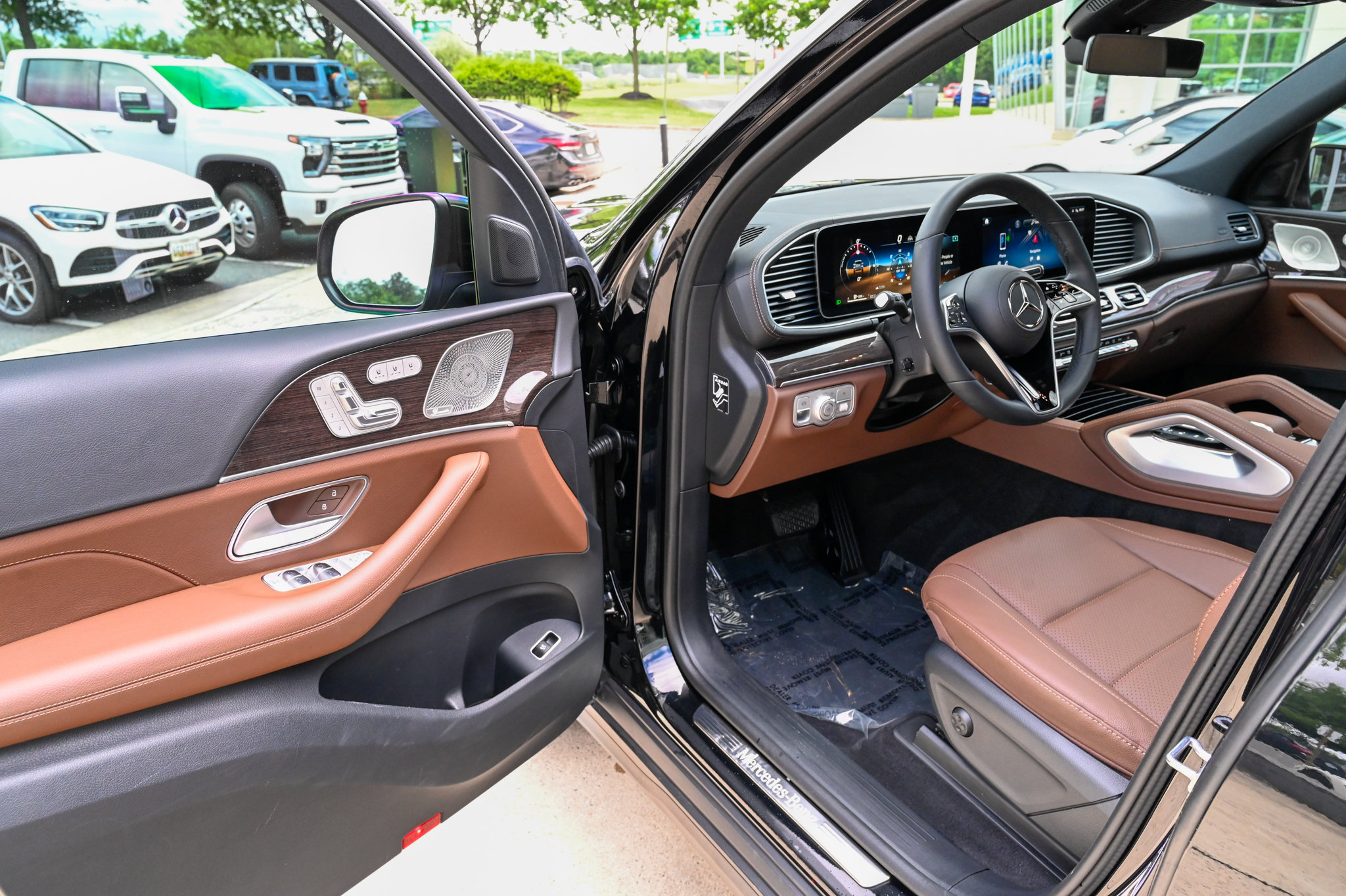 Used 2025 Mercedes-Benz GLS 450 4MATIC image 15