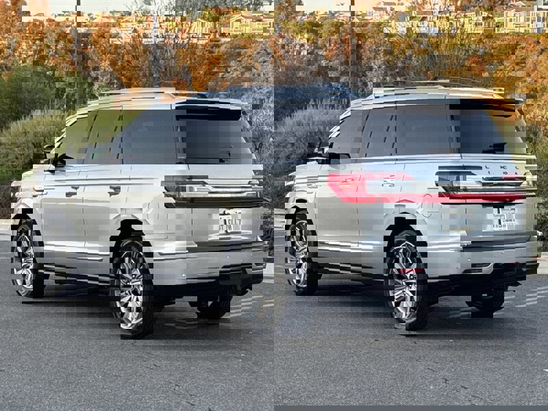Used 2018 Lincoln Navigator Select w/ Technology Package image 4