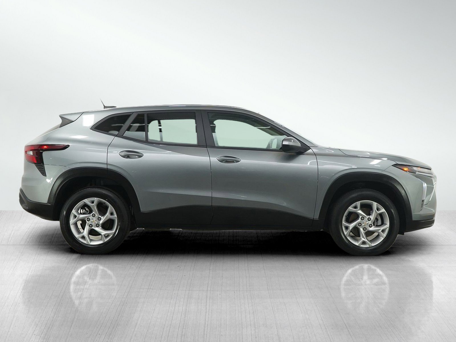 Used 2024 Chevrolet Trax LS w/ LS Convenience Package image 6