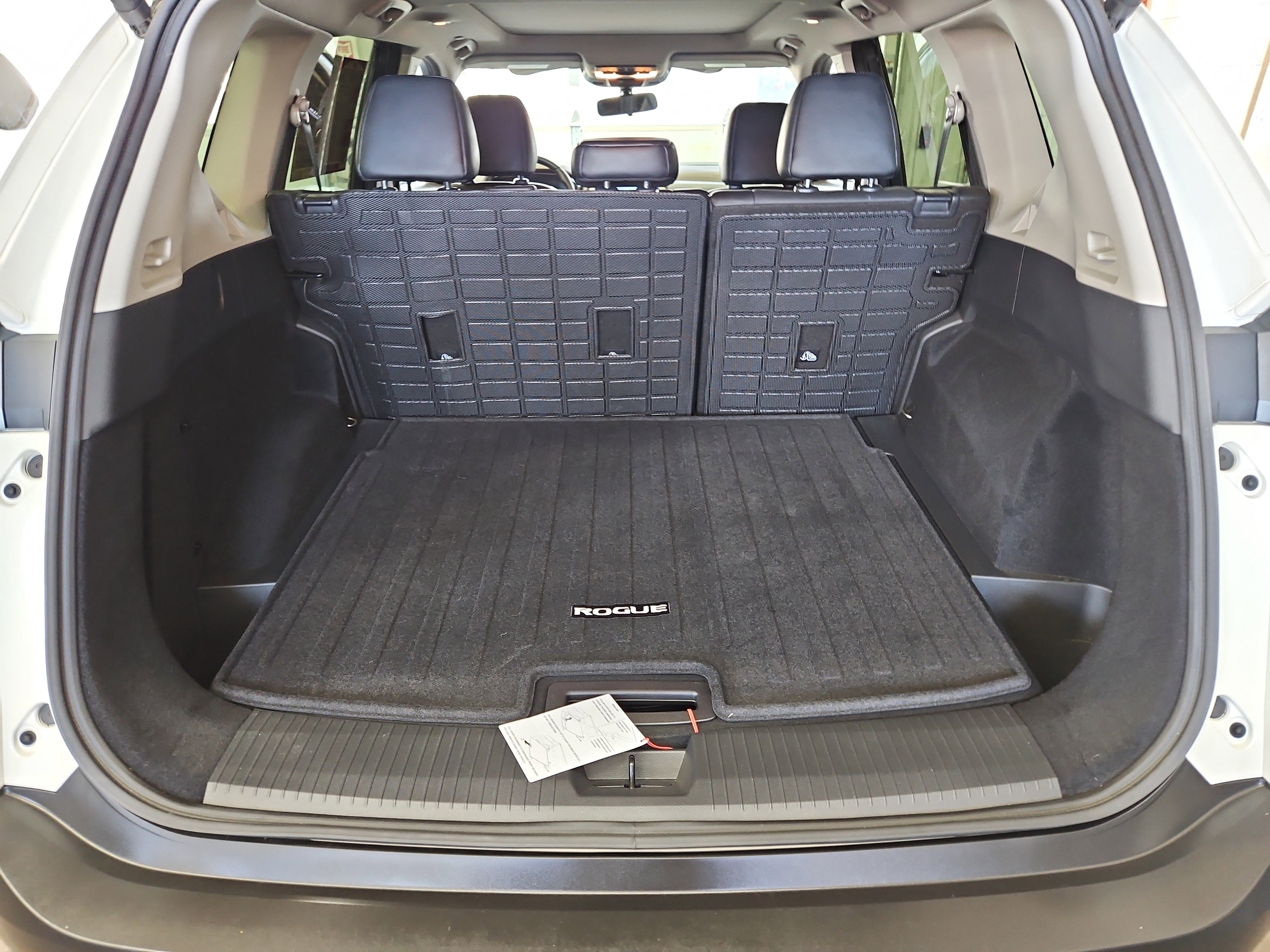 Used 2023 Nissan Rogue SV w/ SV Premium B Package image 12