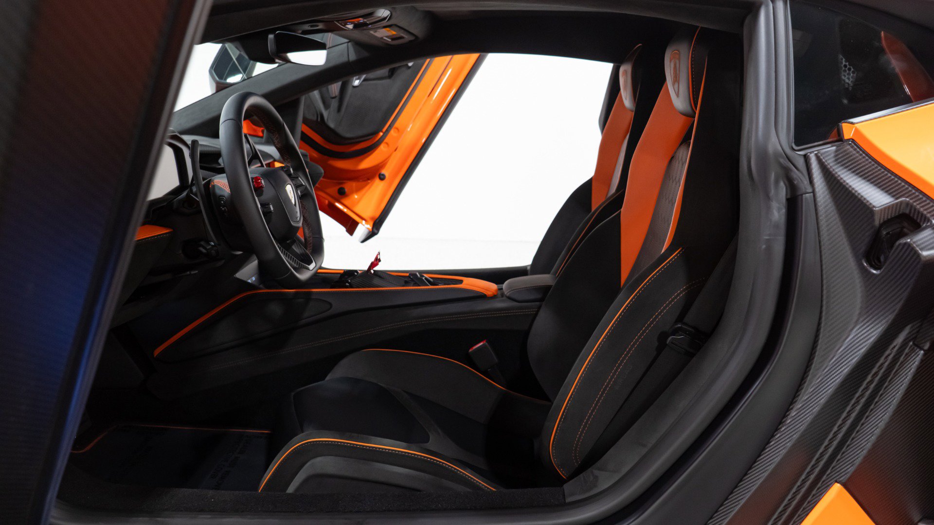 Used 2025 Lamborghini Revuelto image 41