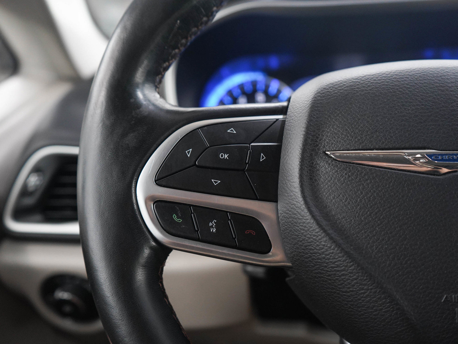Used 2020 Chrysler Pacifica Touring-L Plus FWD image 29