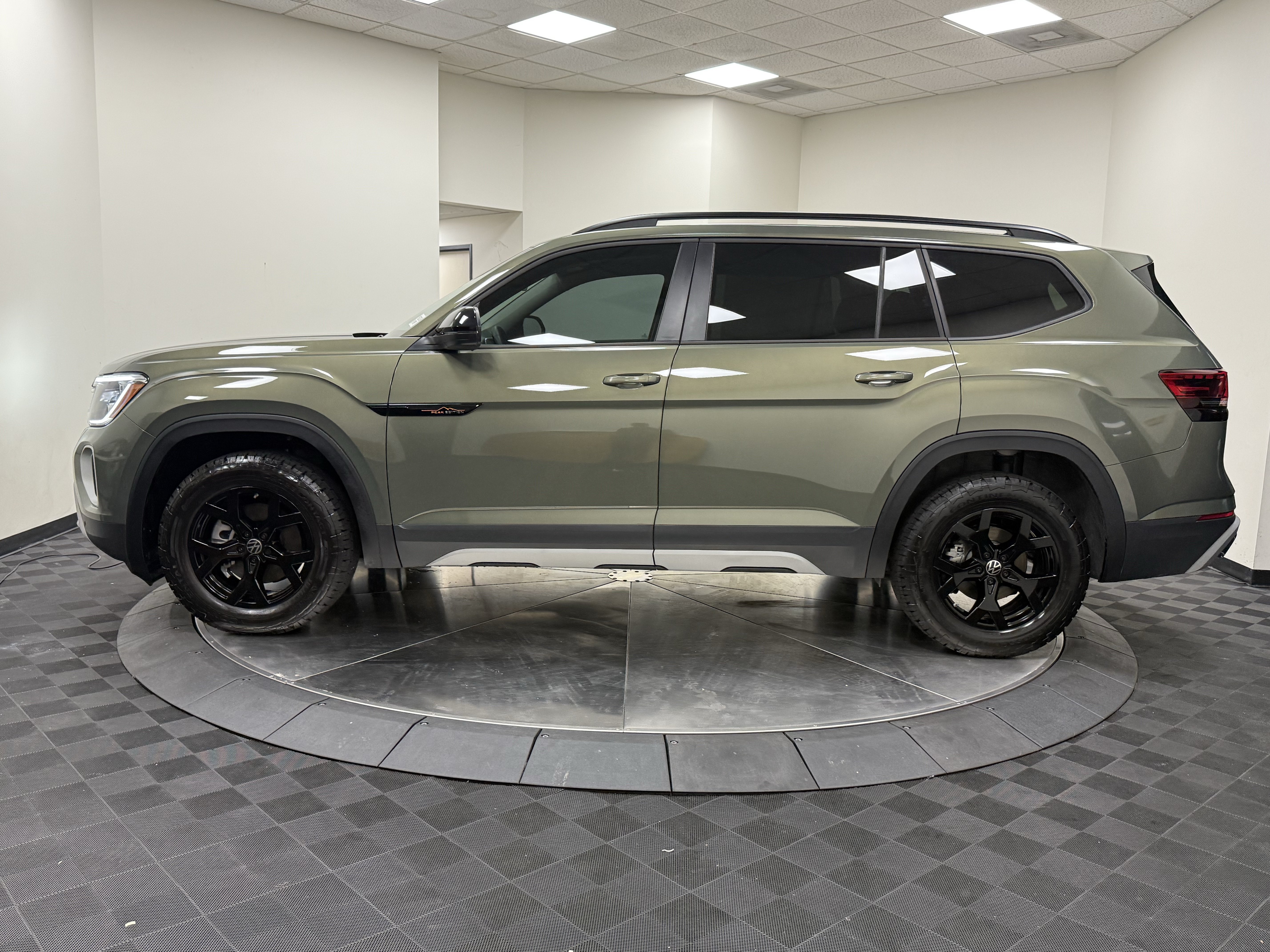 Used 2026 Volkswagen Atlas Peak Edition AWD/4WD image 4