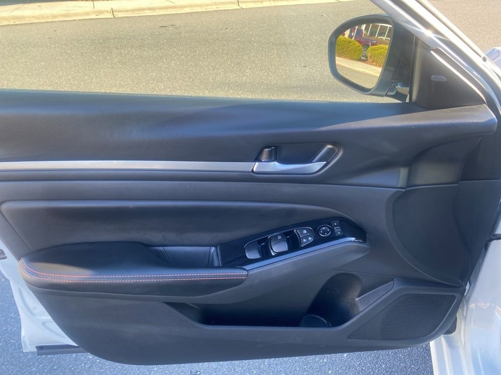 Used 2024 Nissan Altima 2.5 SR image 10