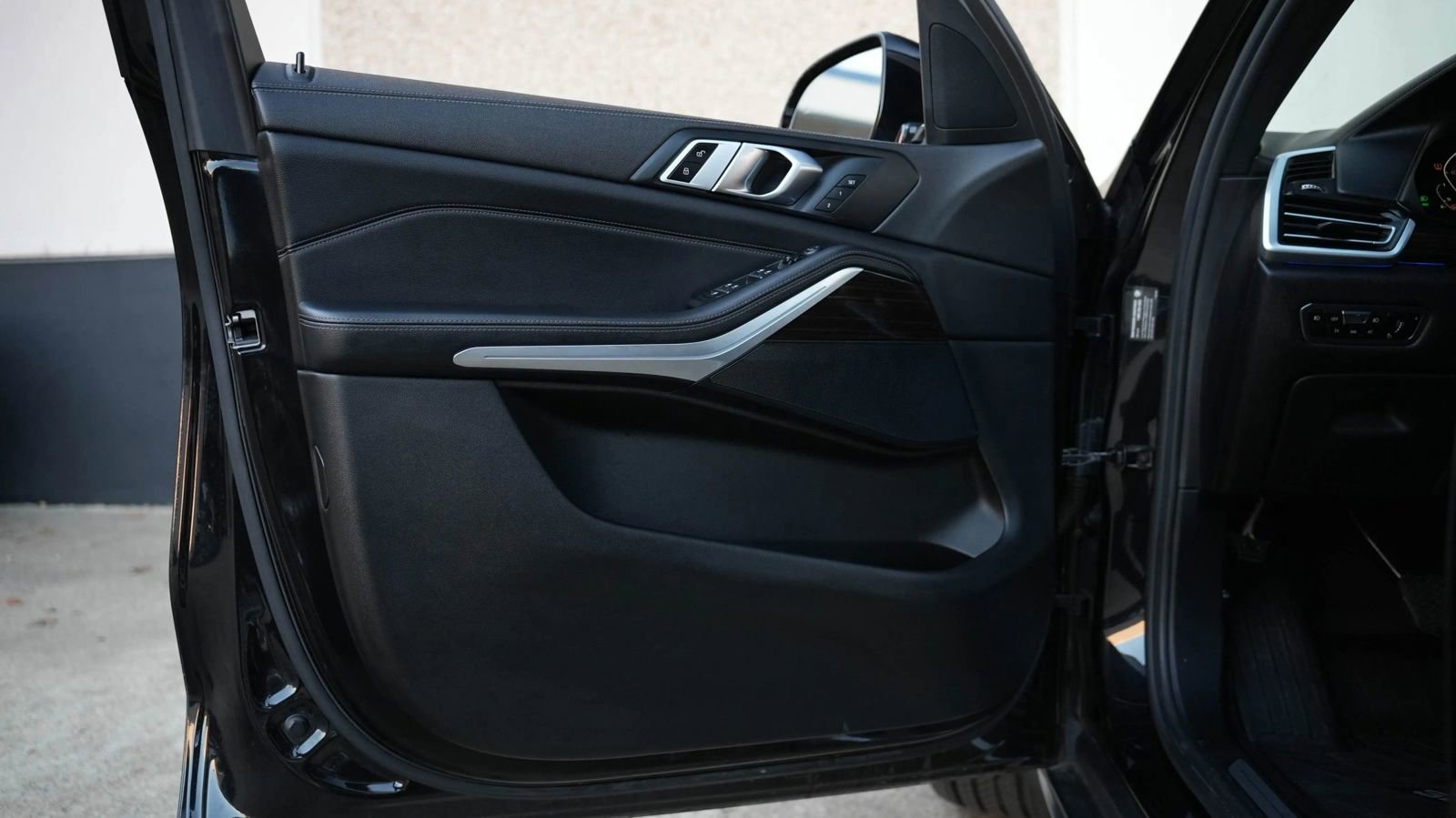 Used 2019 BMW X5 xDrive40i w/ Convenience Package image 17