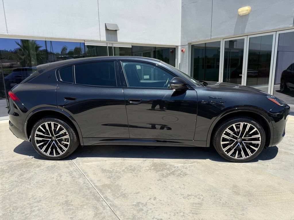 Used 2025 Maserati Grecale Modena AWD/4WD image 3