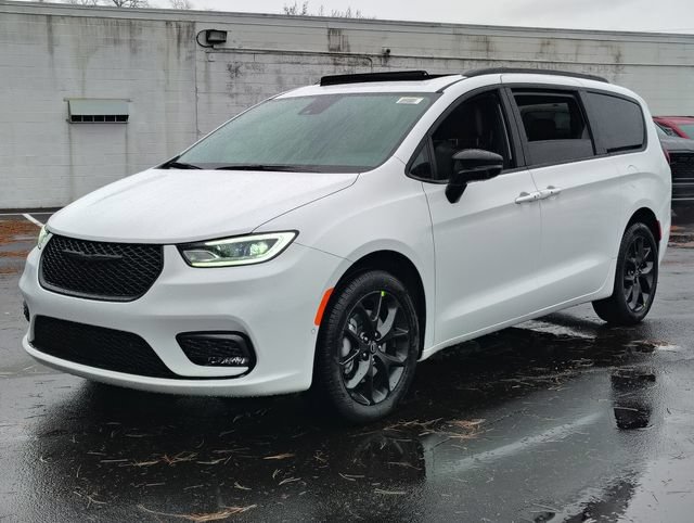 New 2026 Chrysler Pacifica Select AWD/4WD image 6