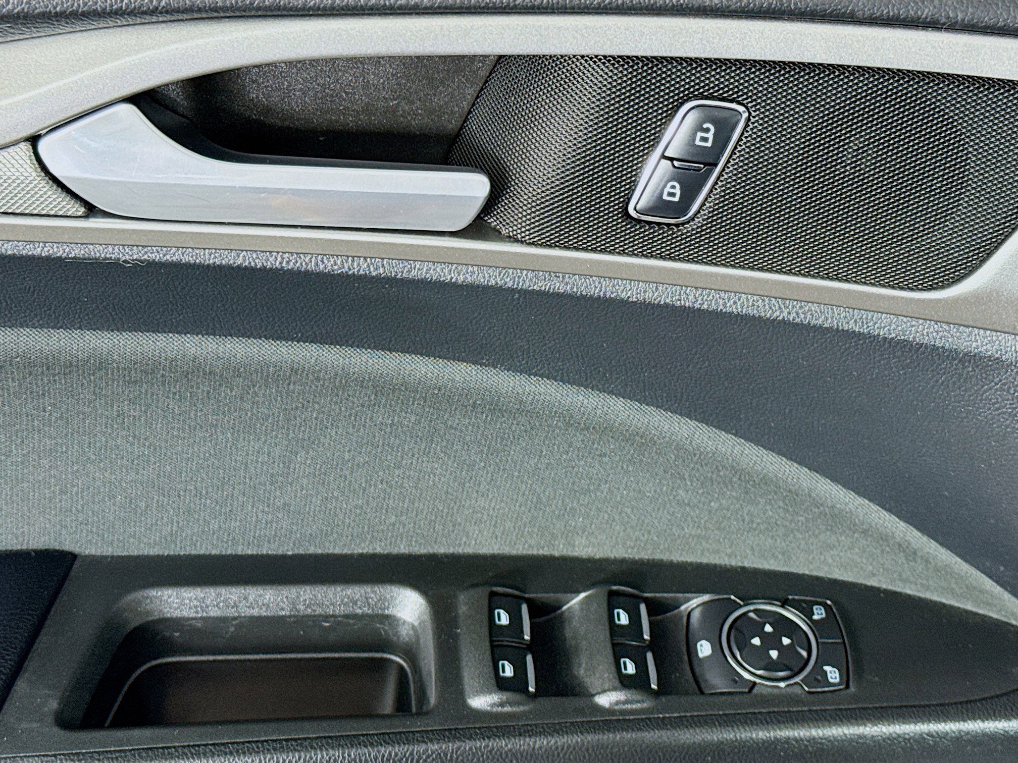 Used 2019 Ford Fusion SE FWD image 23