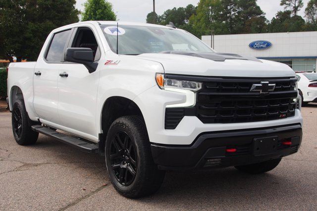Used 2024 Chevrolet Silverado 1500 LT Trail Boss w/ Convenience Package II image 1