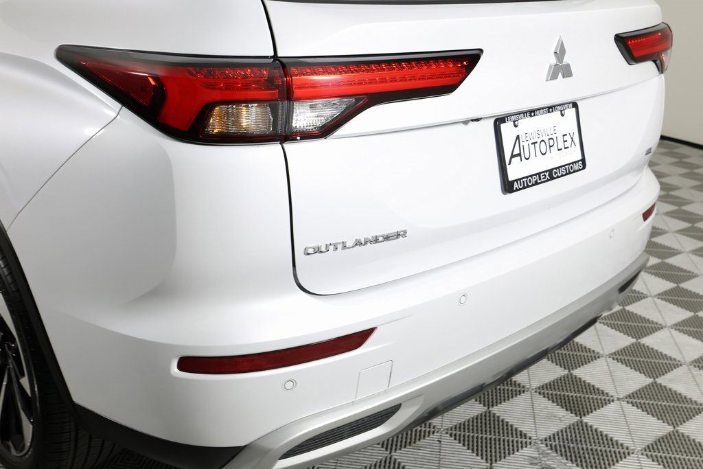 Used 2023 Mitsubishi Outlander SE image 45