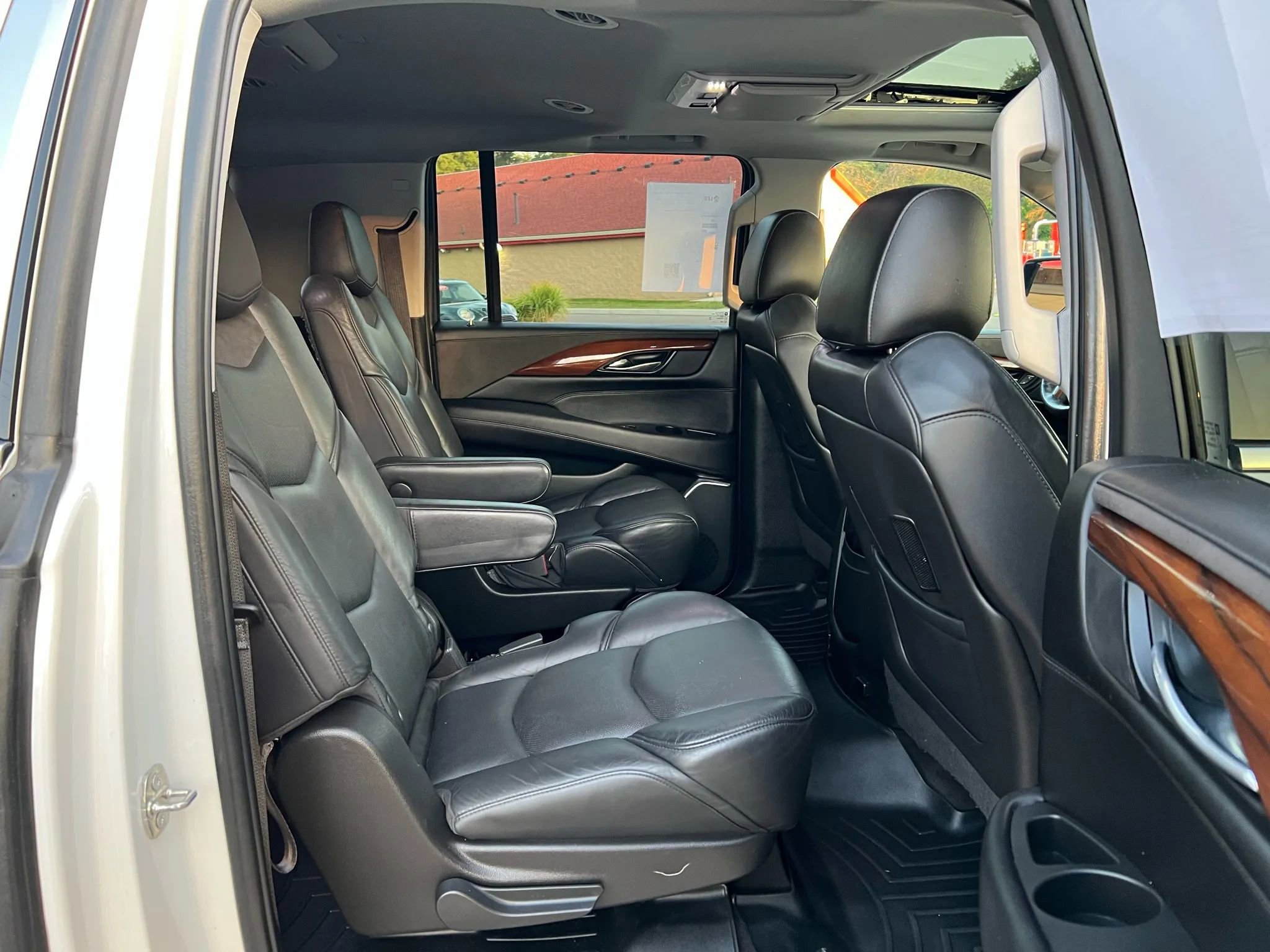 Used 2020 Cadillac Escalade ESV Luxury image 21