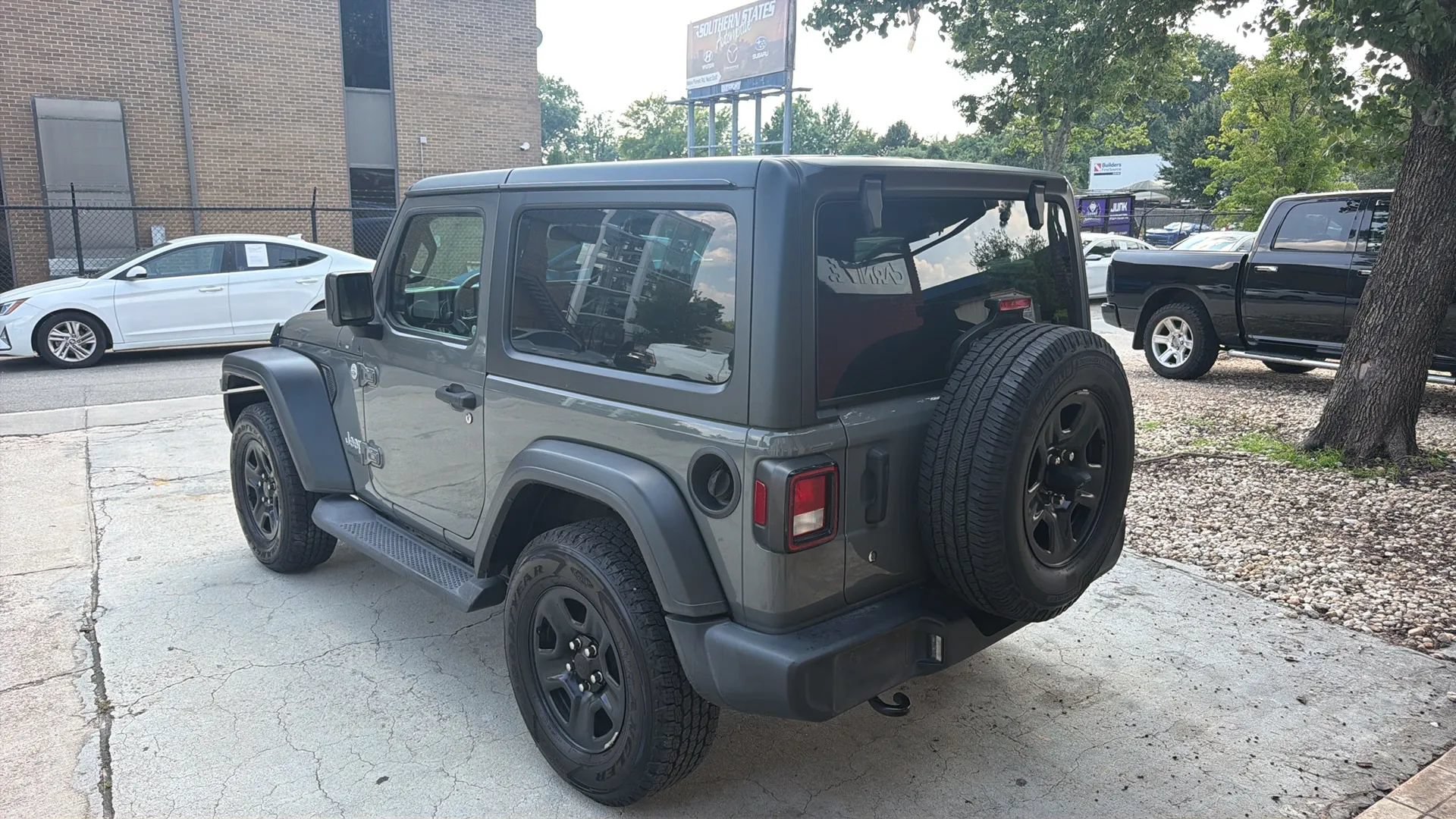 Used 2020 Jeep Wrangler Sport AWD/4WD image 3