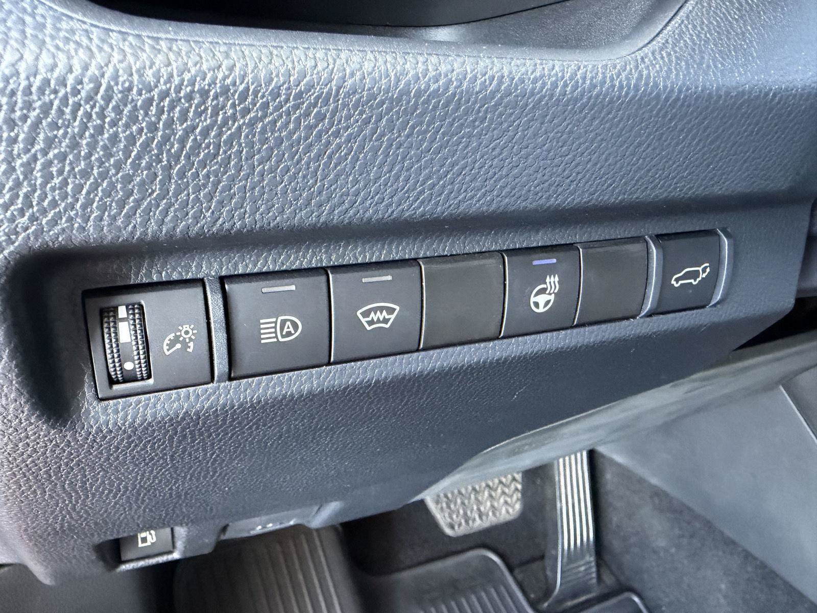 Used 2023 Toyota RAV4 XLE Premium AWD/4WD image 35