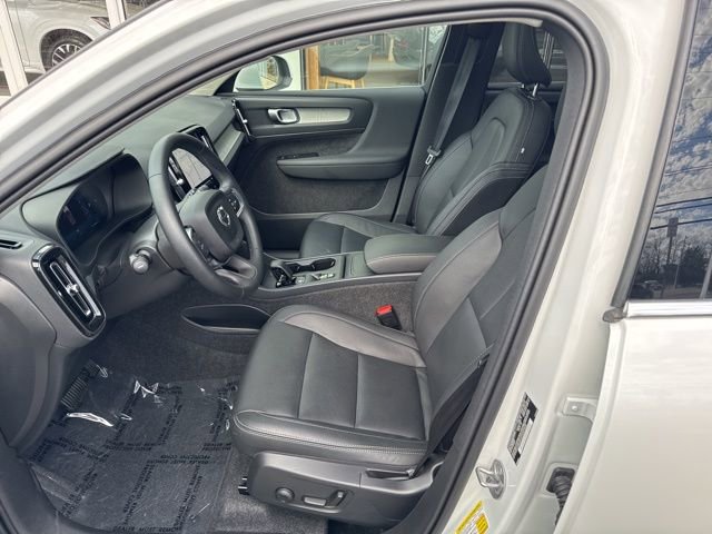 Certified 2025 Volvo XC40 B5 Core image 19