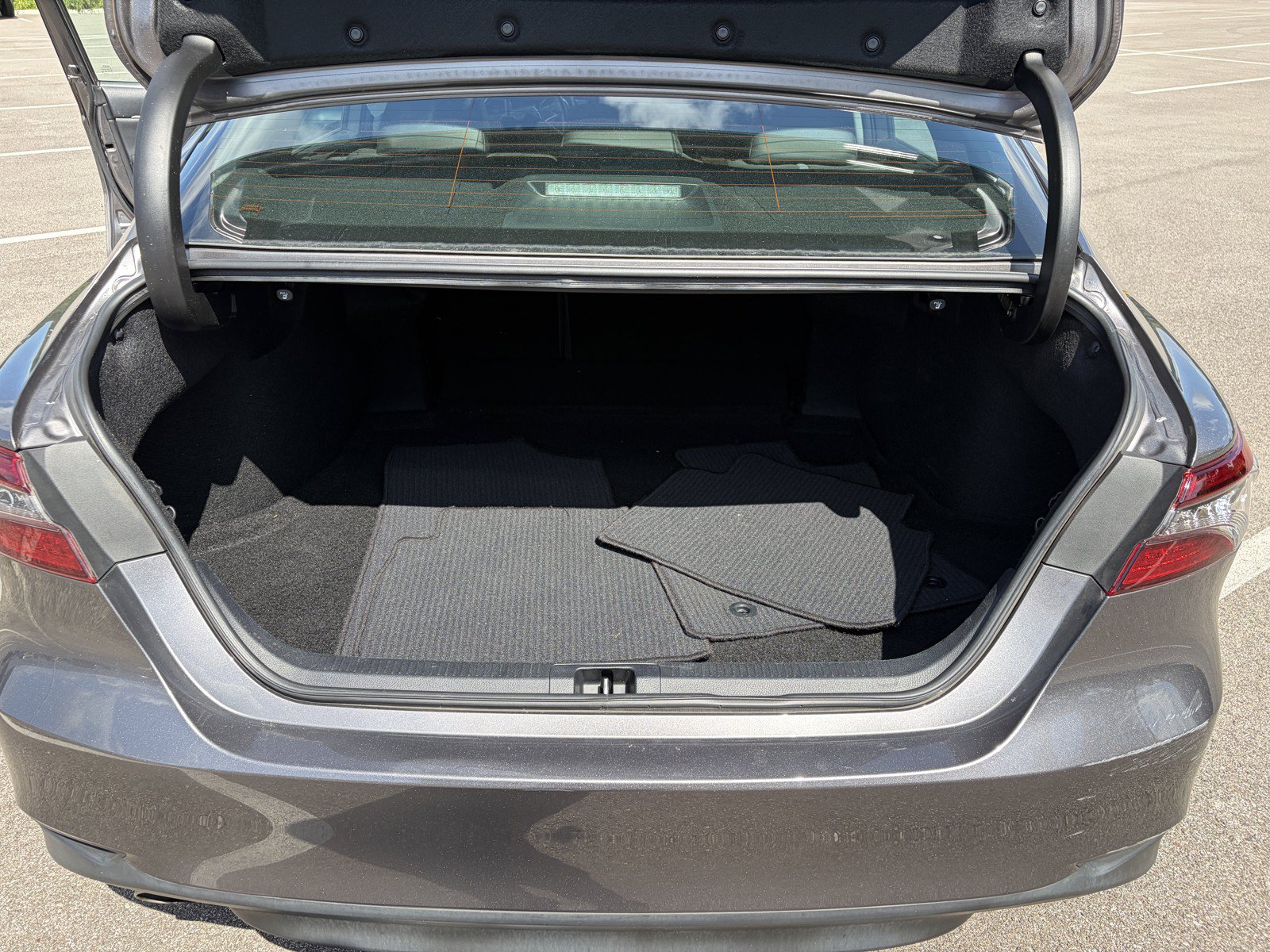 Used 2022 Toyota Camry XLE FWD image 34