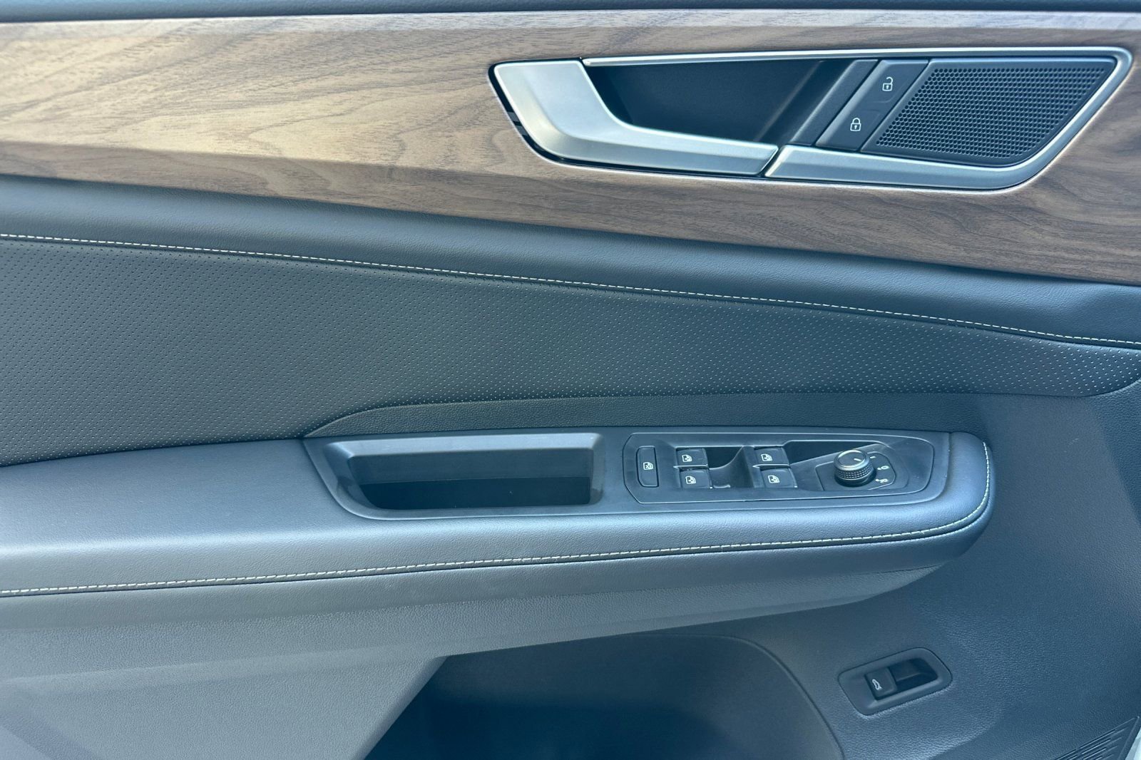 New 2026 Volkswagen Atlas SE image 10