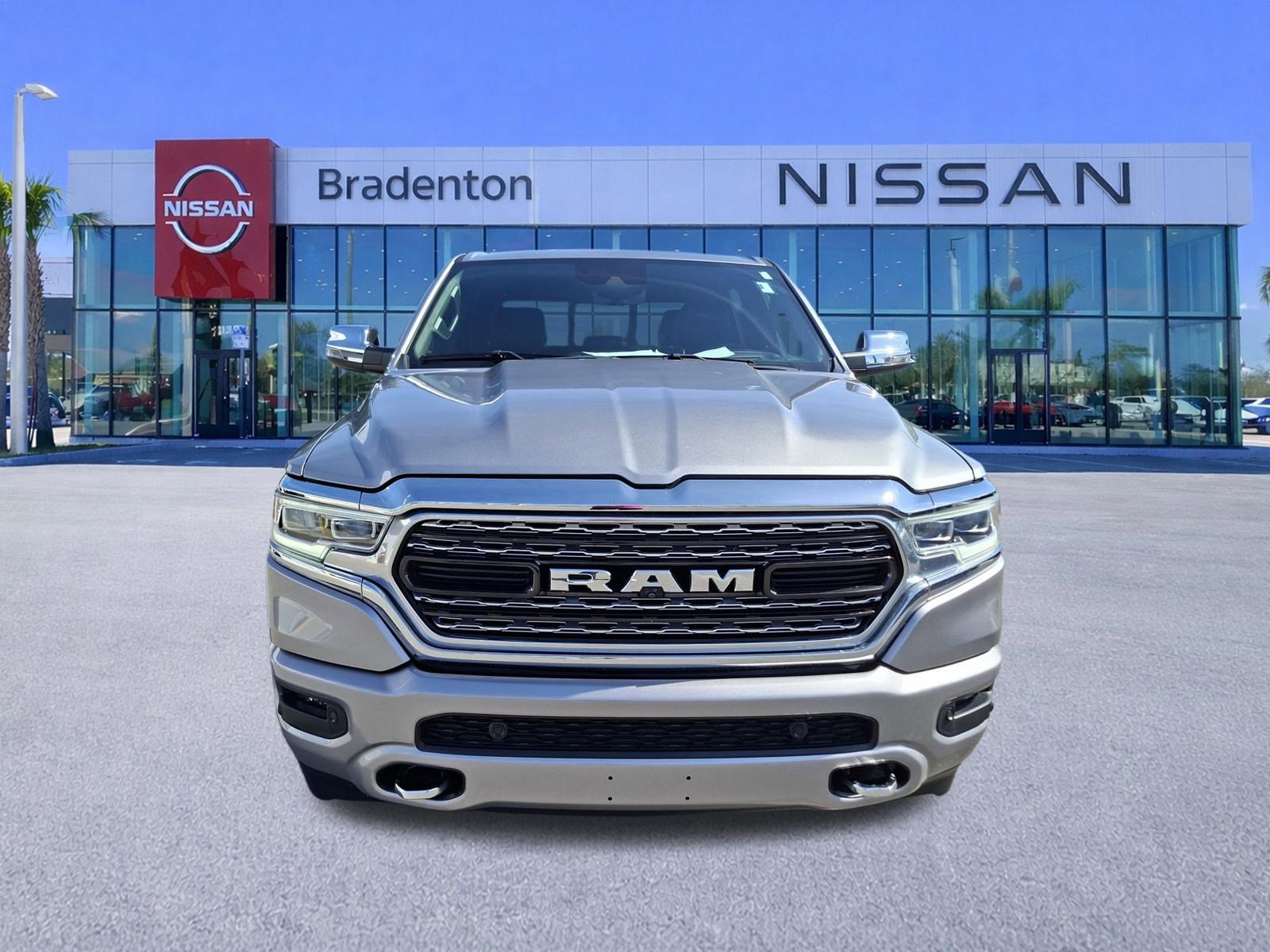 Used 2024 RAM 1500 Limited AWD/4WD image 2
