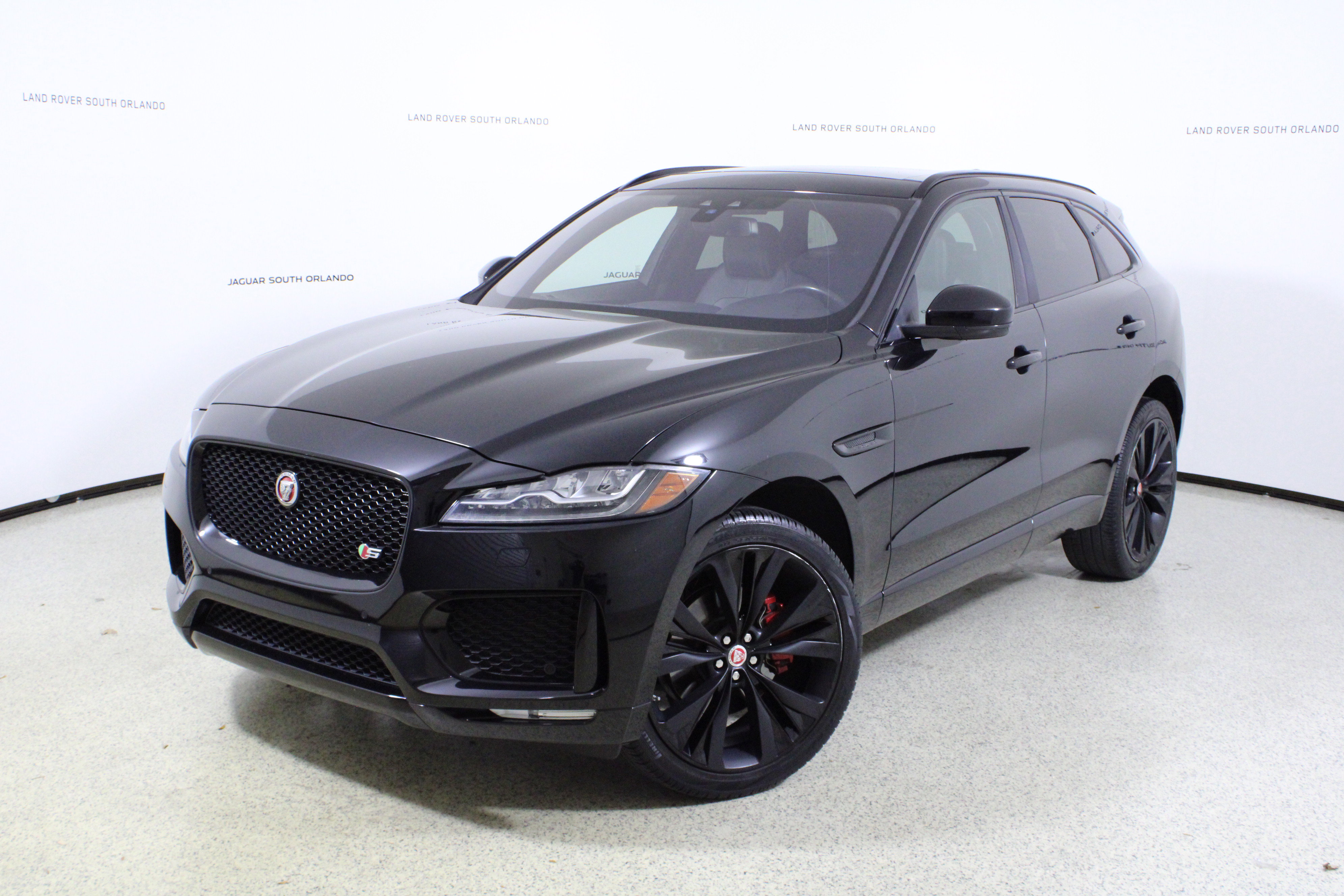 Used 2018 Jaguar F-PACE S image 1