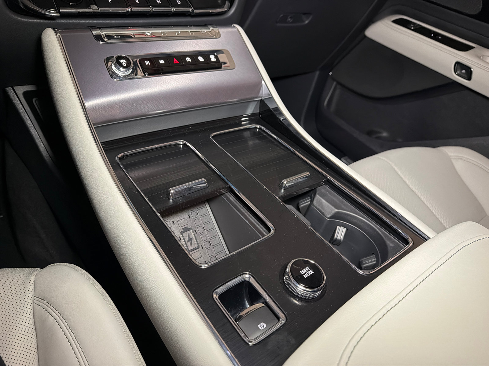 New 2027 Lincoln Aviator AWD image 31