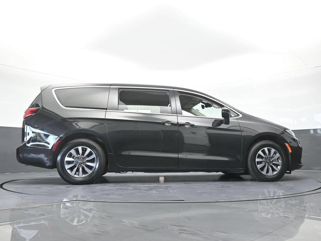 Used 2023 Chrysler Pacifica Touring-L FWD image 66