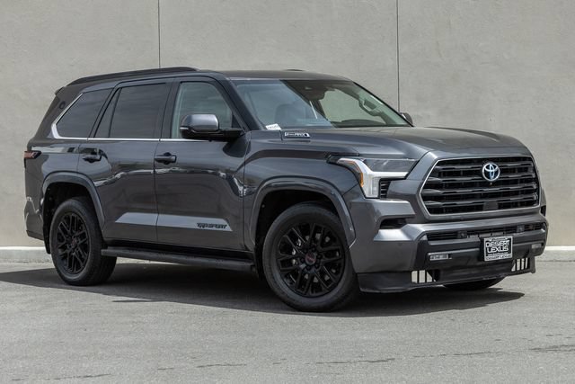 Used 2023 Toyota Sequoia SR5 w/ SR5 Premium Package RWD image 18