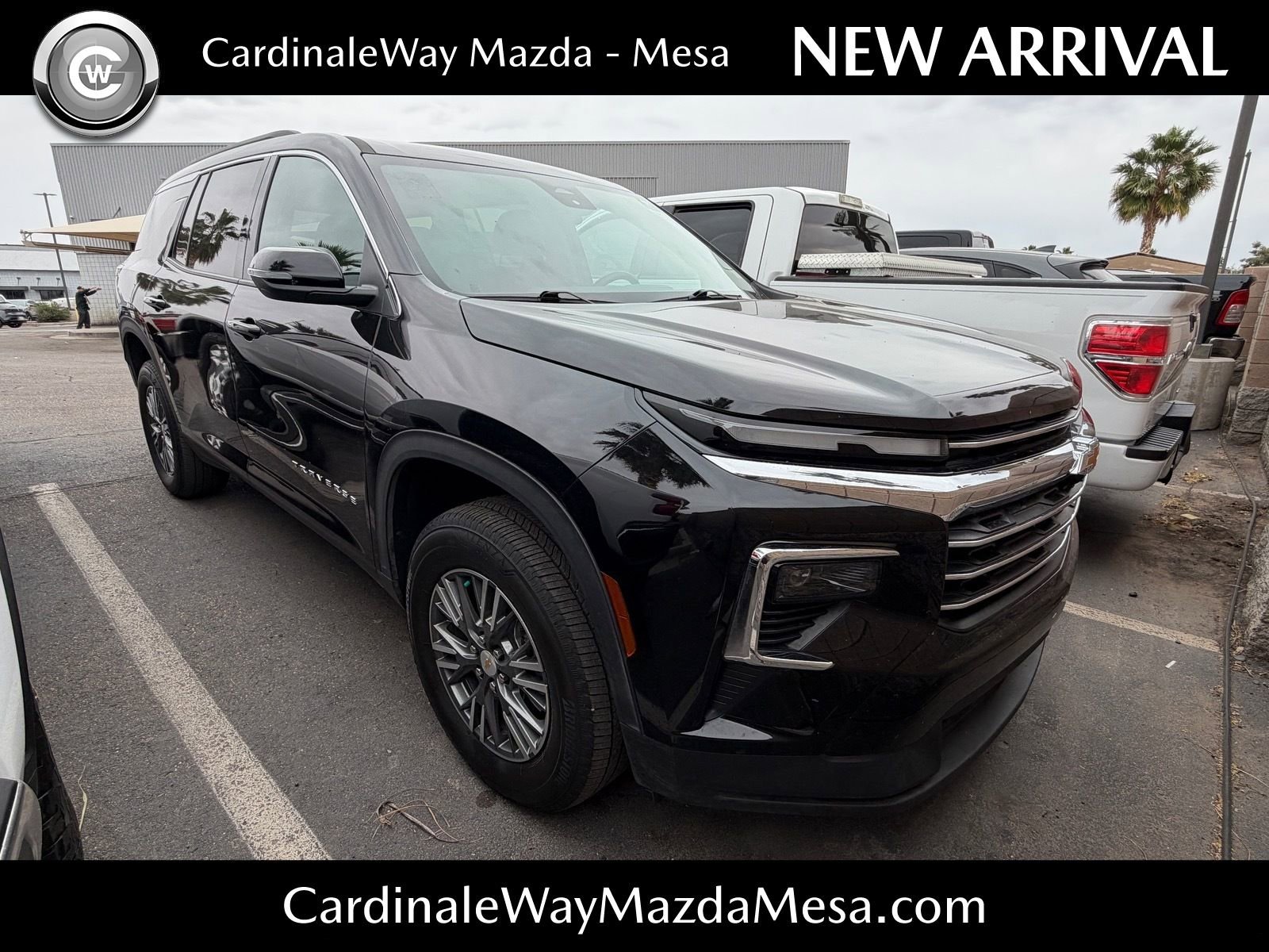 Used 2025 Chevrolet Traverse LT image 1