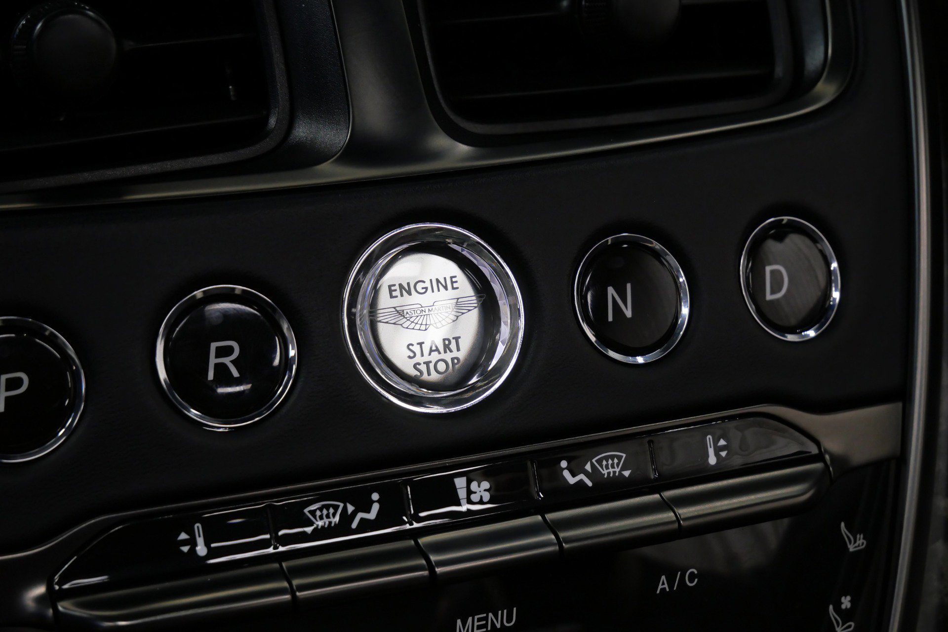 Used 2023 Aston Martin DBS Superleggera Volante image 33