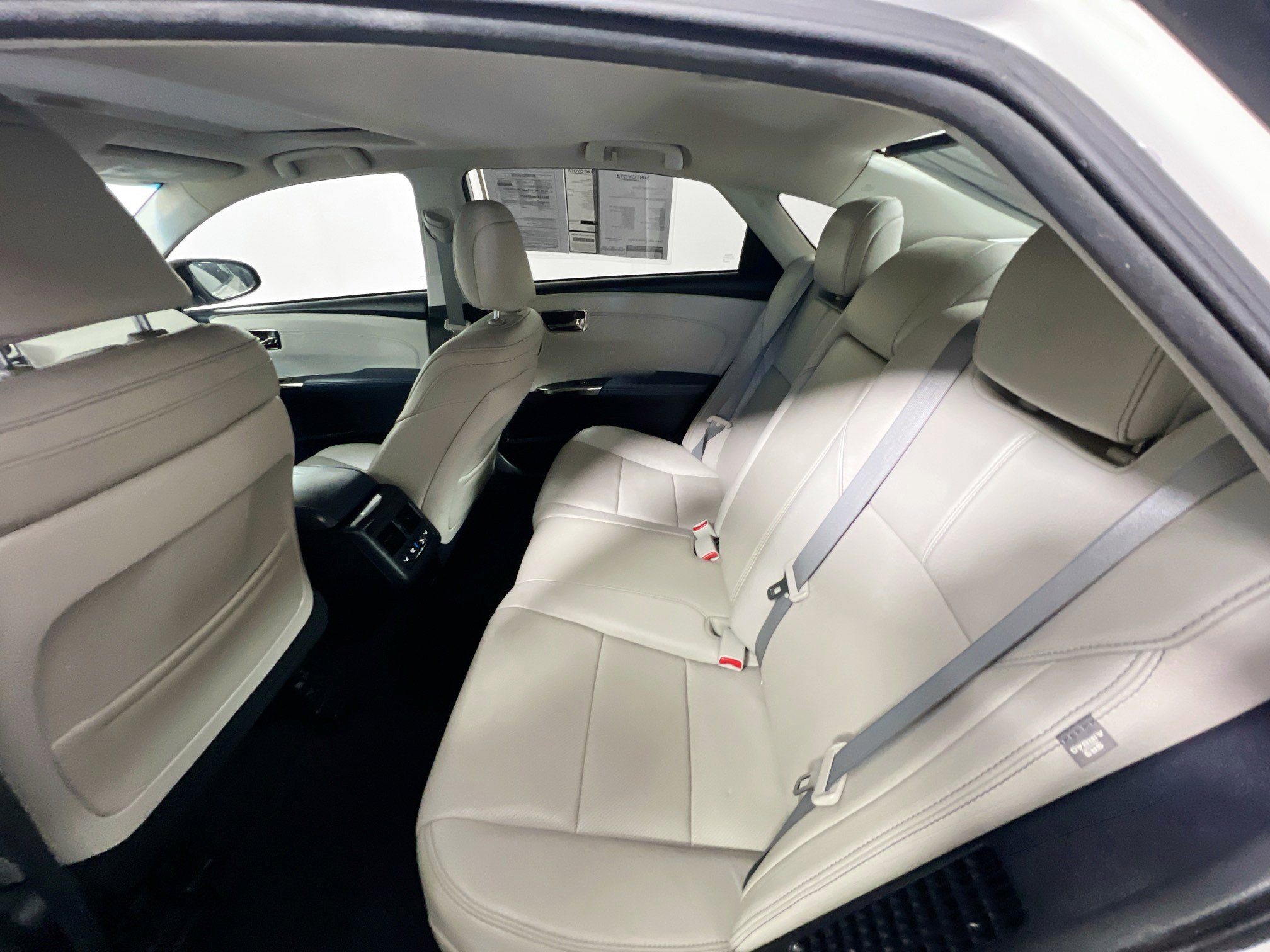 Used 2014 Toyota Avalon Limited image 28