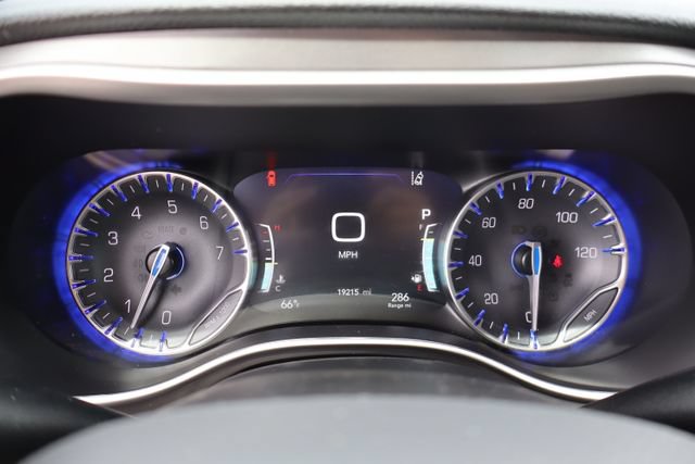 Used 2026 Chrysler Pacifica Select AWD/4WD image 19