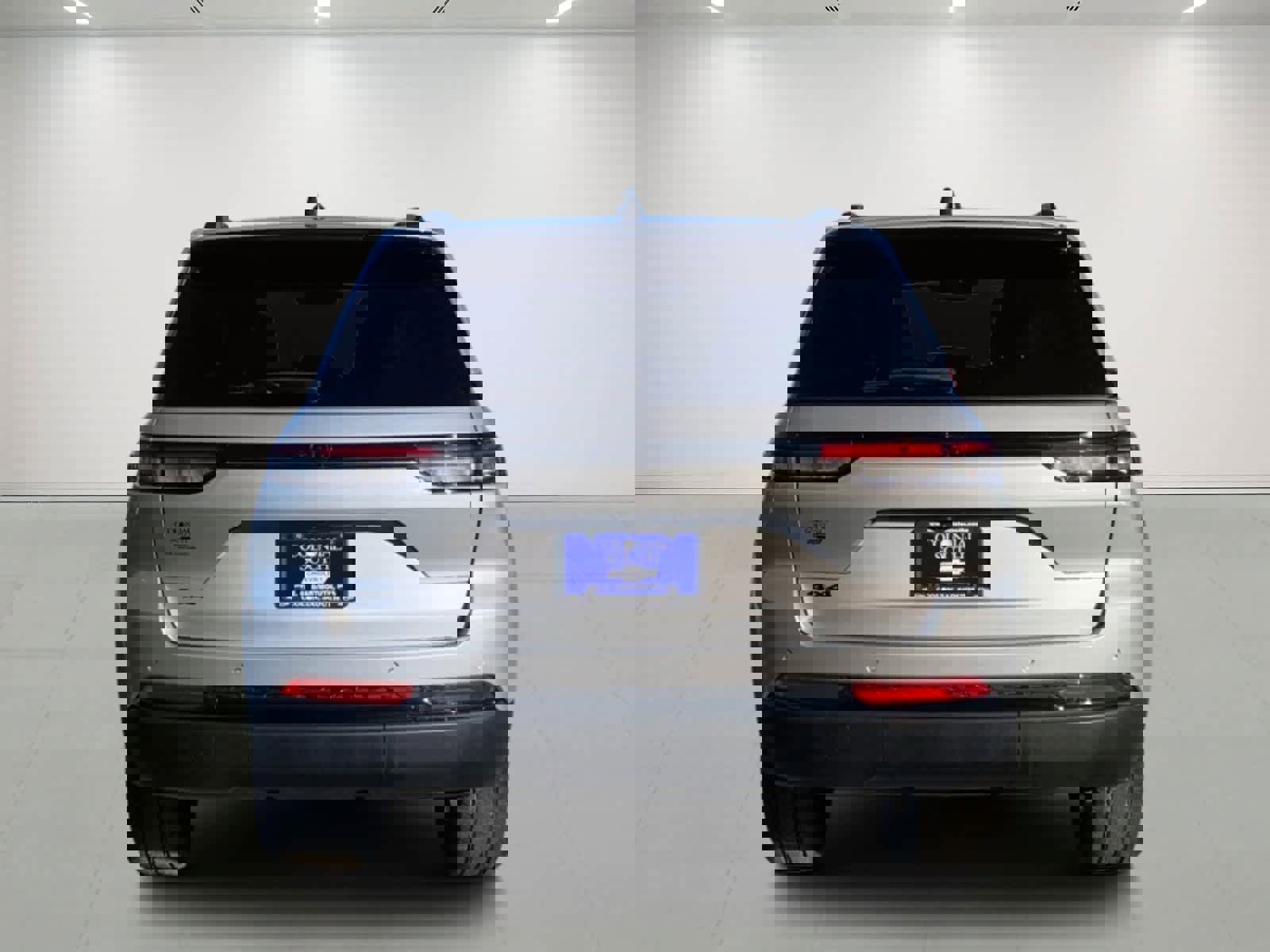 Used 2023 Jeep Grand Cherokee Altitude image 5