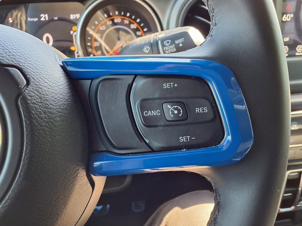 Used 2022 Jeep Gladiator Willys AWD/4WD image 14